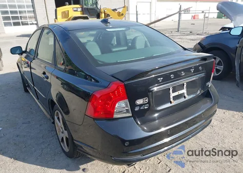 2011 Volvo S40 T5 R-Design из США, поврежденный, VIN YV1672MS6B2541648